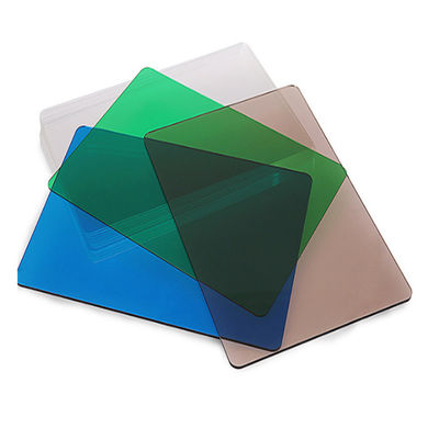 দুটি গোলাকার প্রান্তগুলি লং সাইডের এক্রাইলিক পিএমএমএ প্লেট সহ একটি পরিষ্কার সমাপ্তিতে কাস্টম আকার